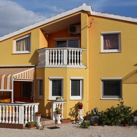Apartment Leon Zara Esterno foto